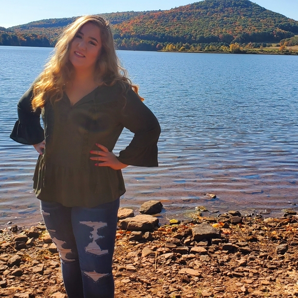 Meet your Posher, Shawna - Picture 1 of 3